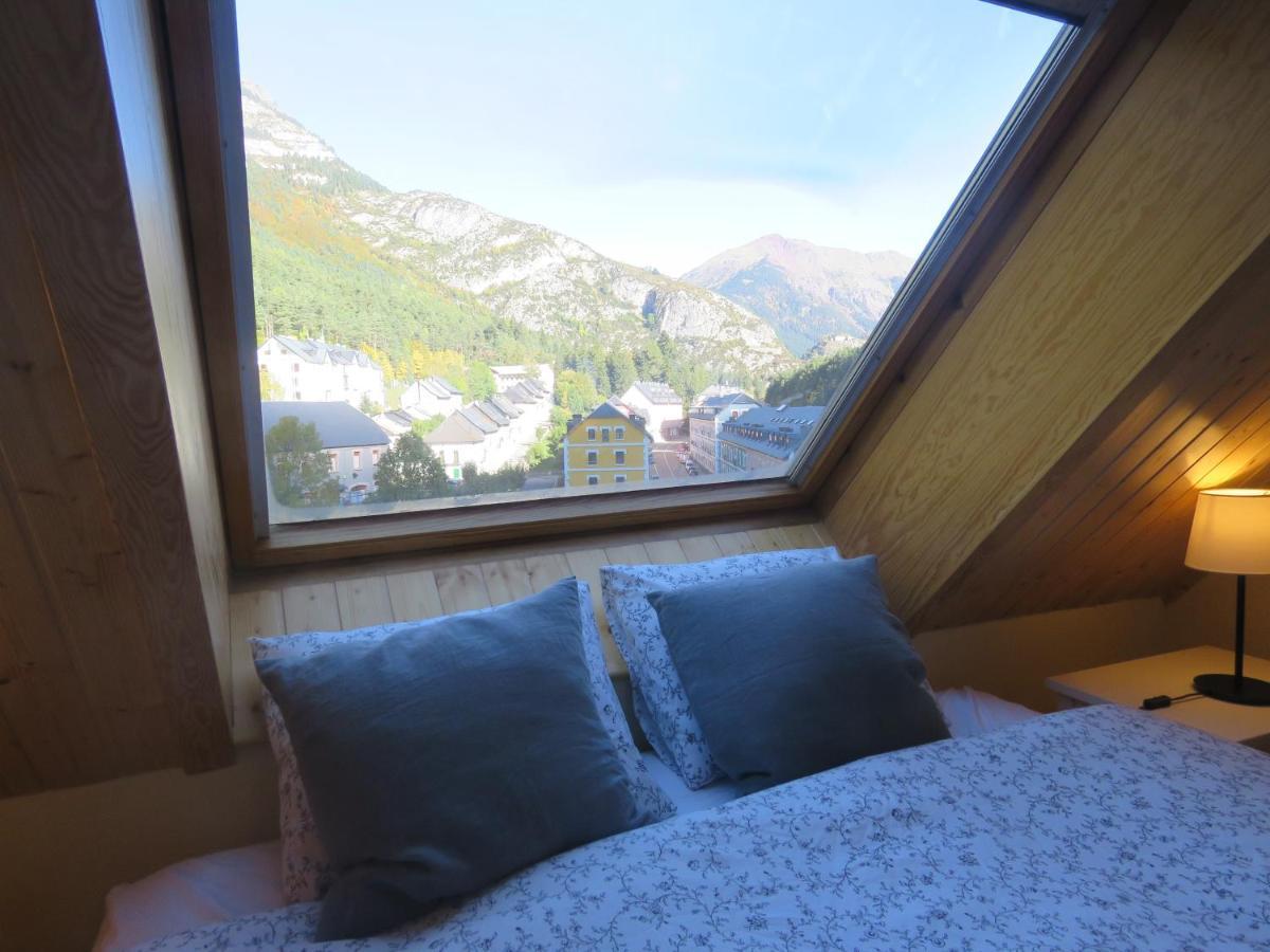 Ático Dúplex reformado con vistas a la montaña Canfranc Esterno foto